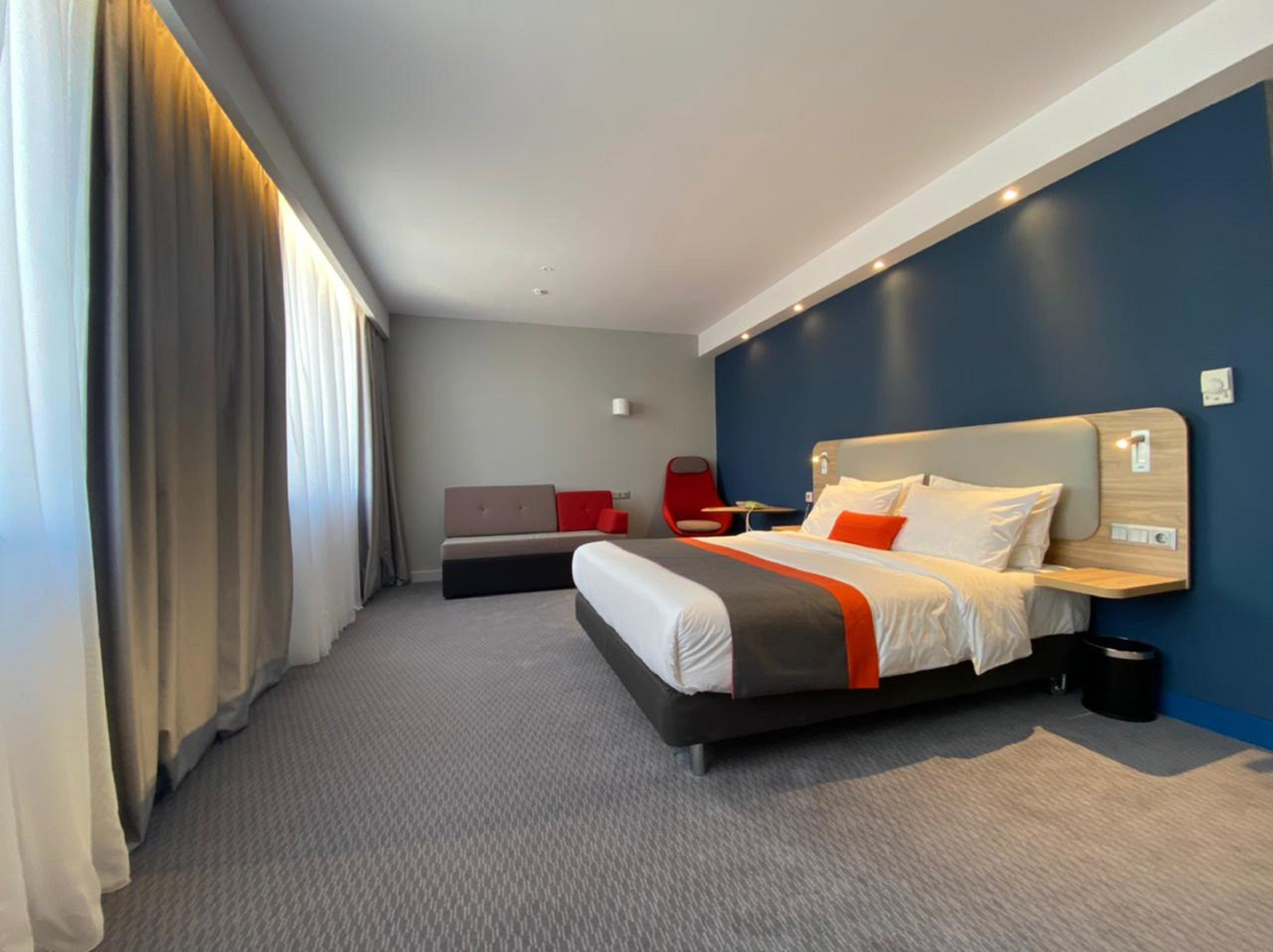 Holiday Inn Express - Almaty By Ihg Екстериор снимка