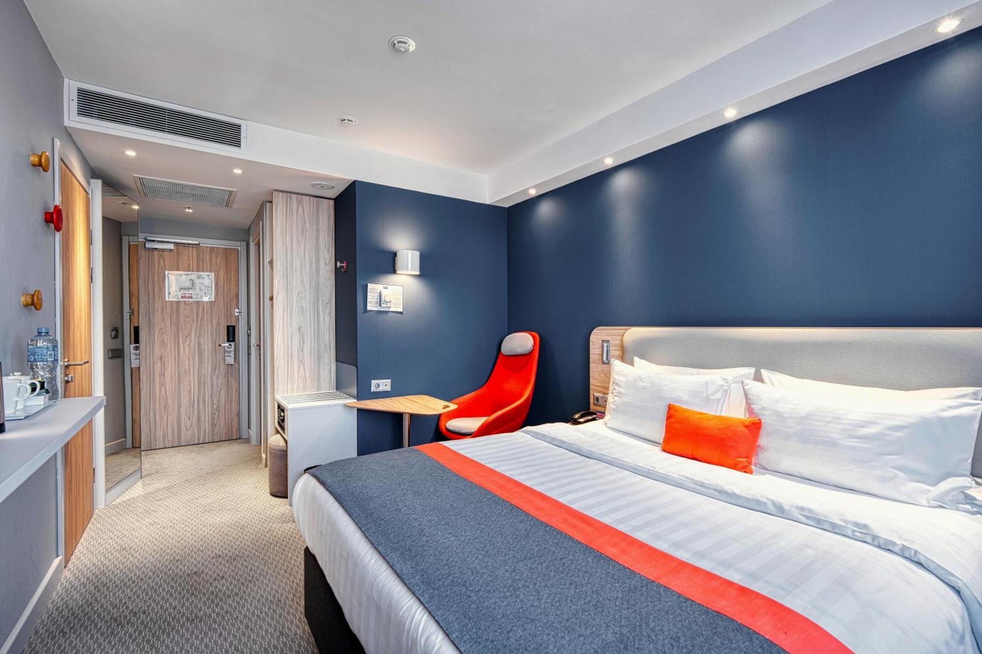 Holiday Inn Express - Almaty By Ihg Екстериор снимка