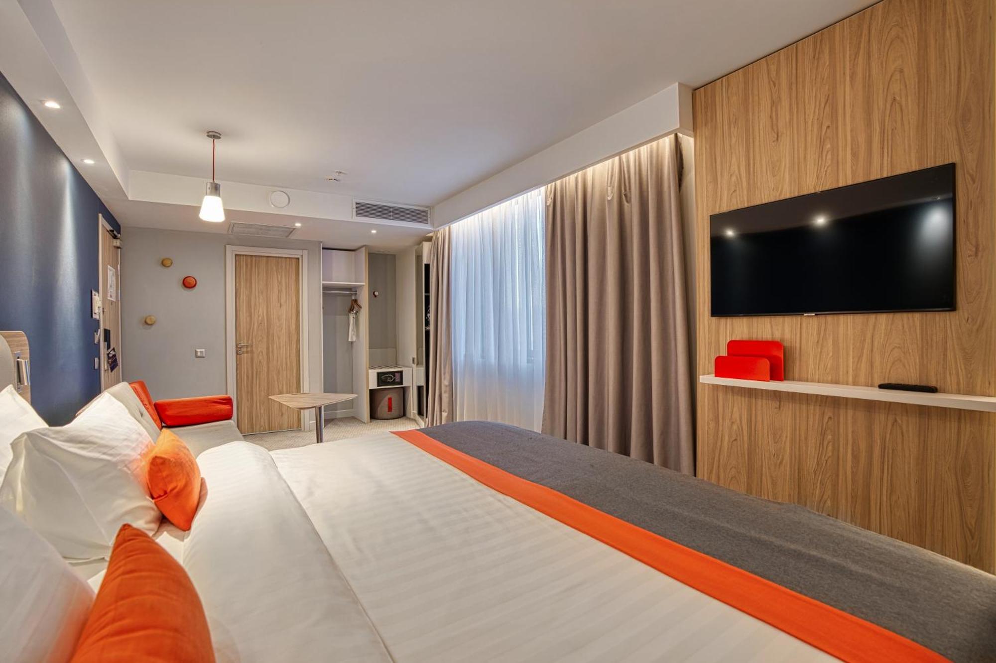 Holiday Inn Express - Almaty By Ihg Екстериор снимка